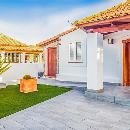 Sleeps 8 Pool Air Con Wifi Villa Corralejo