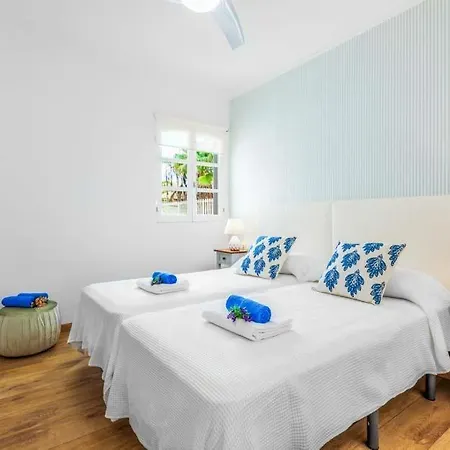 Sleeps 8 Pool Air Con Wifi Villa Corralejo