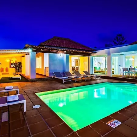 Sleeps 8 Pool Air Con Wifi Corralejo