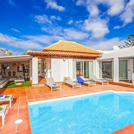 Villa Sleeps 8 Pool Air Con Wifi Corralejo