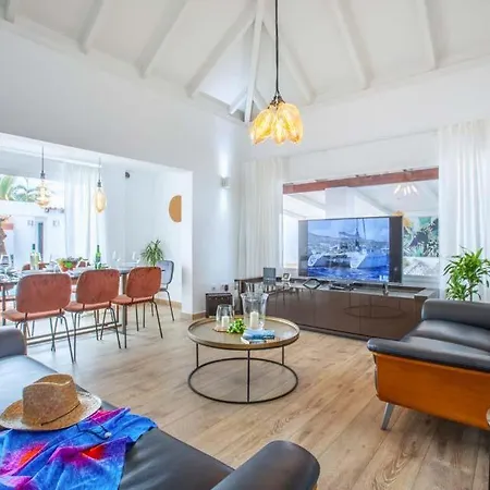 Sleeps 8 Pool Air Con Wifi Villa *