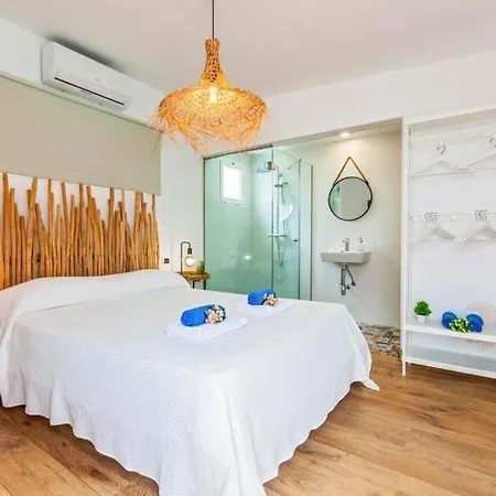Sleeps 8 Pool Air Con Wifi Corralejo