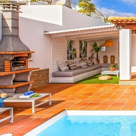 Sleeps 8 Pool Air Con Wifi Villa